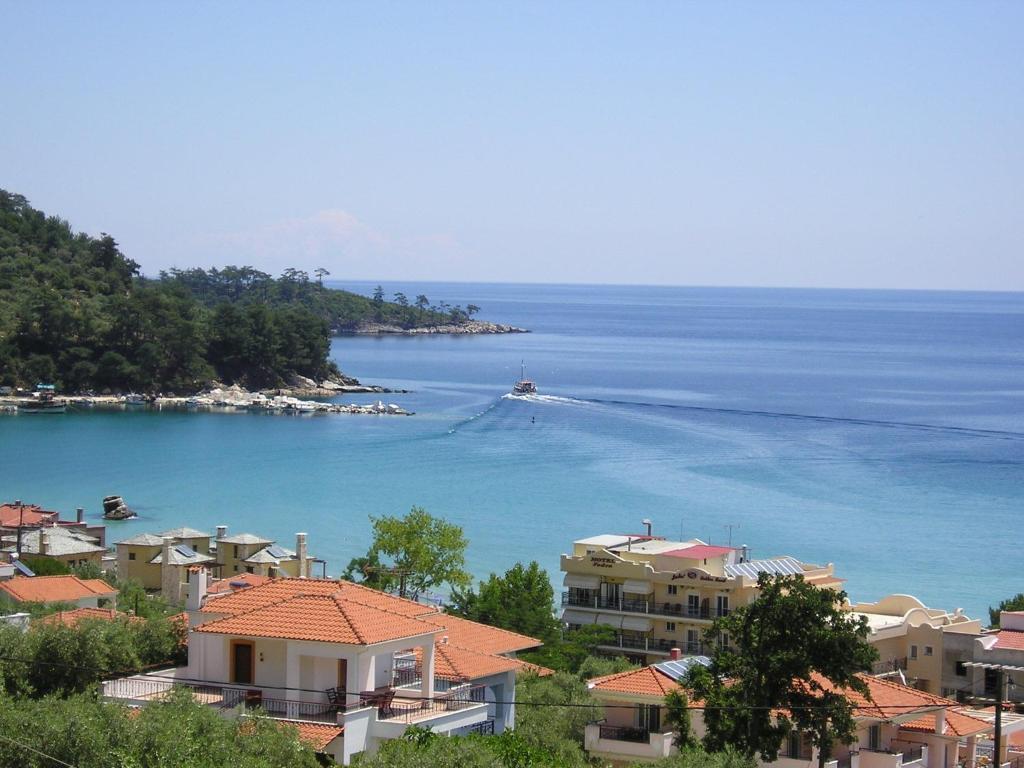 Golden Beach Inn Chrisi Ammoudia Eksteriør billede